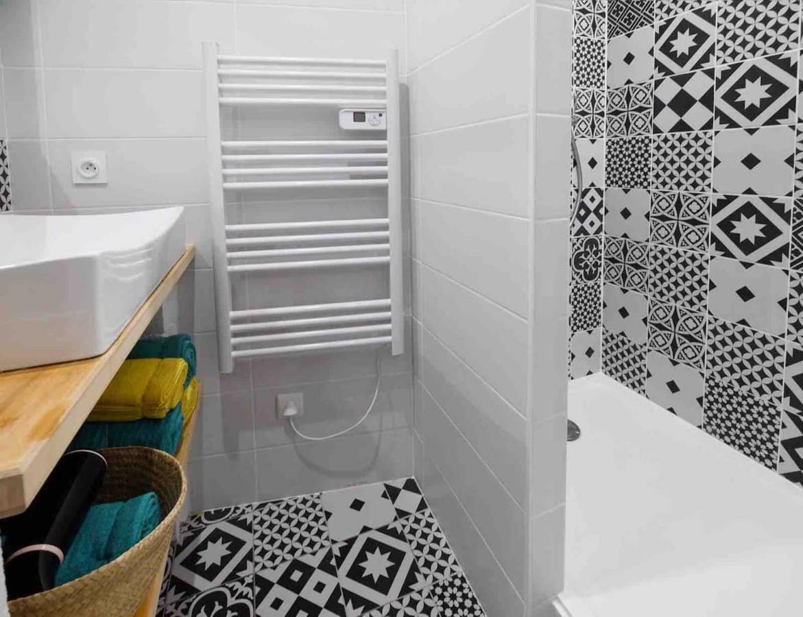 An Authentic Experience With Spa In The Center Poitiers Bagian luar foto