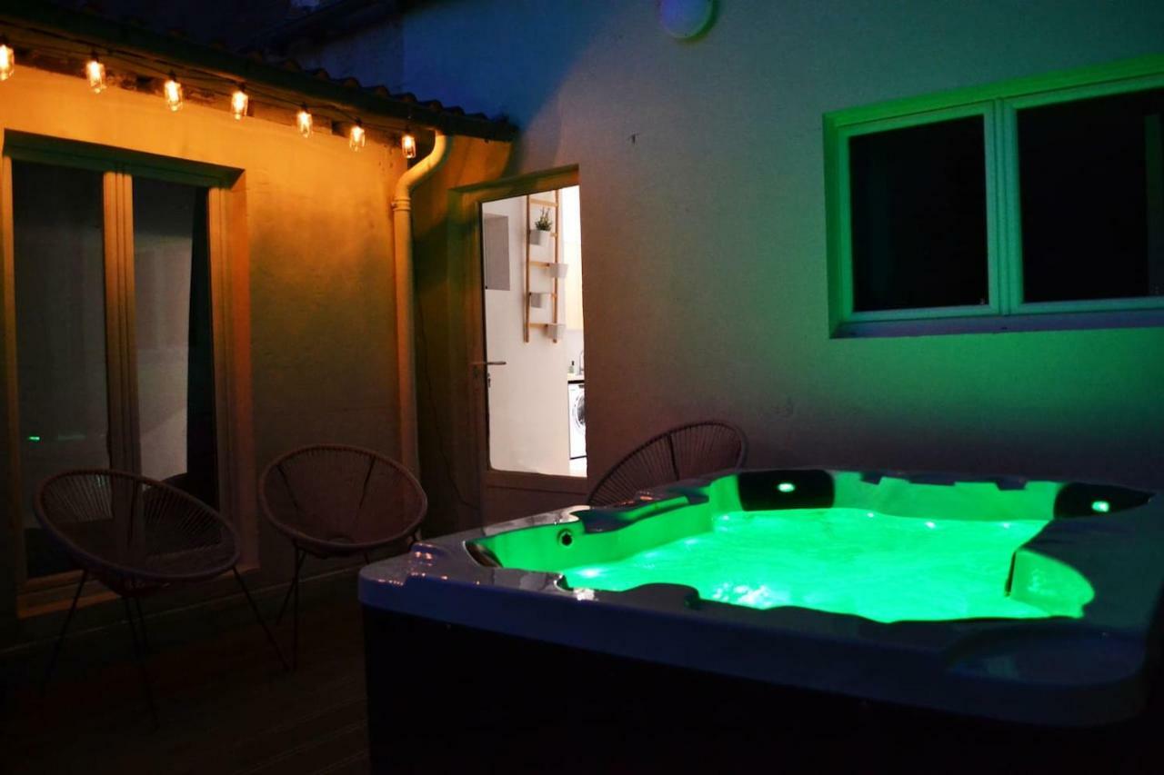 An Authentic Experience With Spa In The Center Poitiers Bagian luar foto